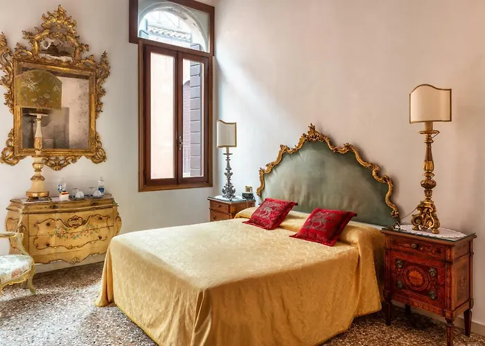 Luxury Venetian Rooms